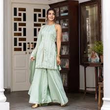 traditional fashion outfit